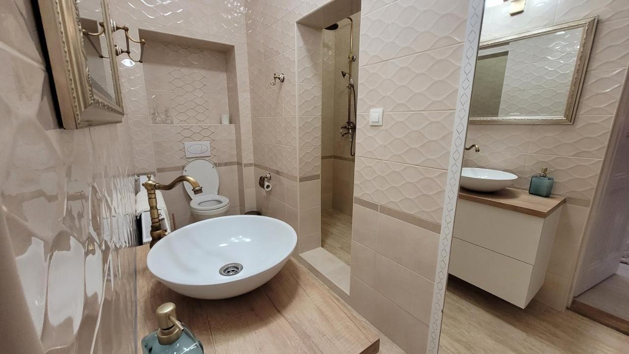 Glamour Apartman Gyula Exteriör bild